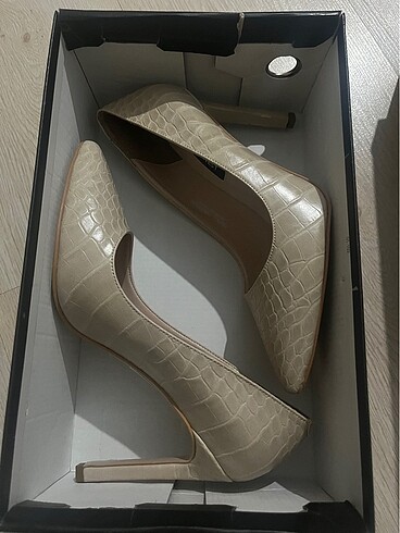 38 Beden ten rengi Renk Nine west topuklu ayakkabı