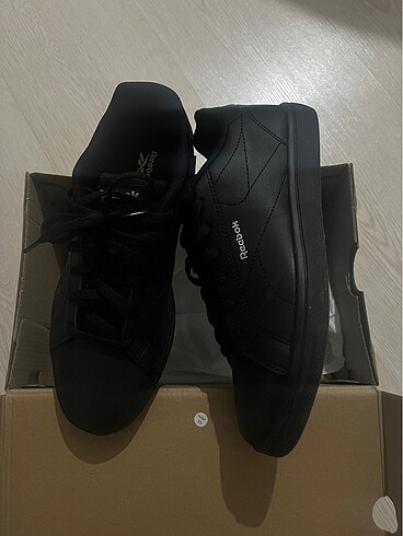 Reebok ayakkabı