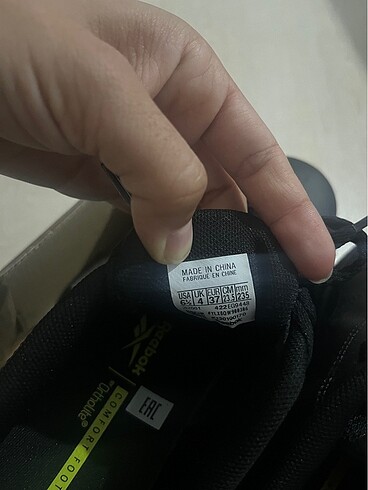 37 Beden siyah Renk Reebok ayakkabı