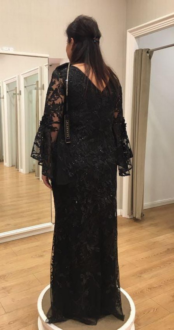 Dantel Detaylı Siyah Uzun V Yaka Elbise - Görsel 2