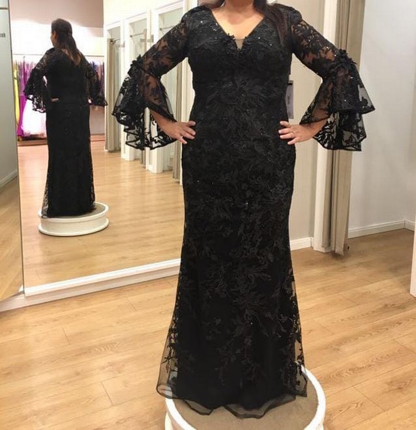 Dantel Detaylı Siyah Uzun V Yaka Elbise - Görsel 4