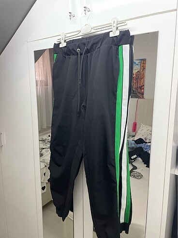 Paçası lastikli pantolon