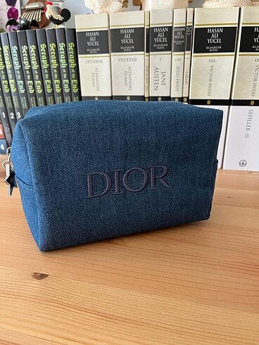 Dior makyaj çantası