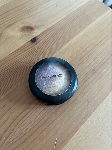 MAC dare to bare mineralize eye shadow
