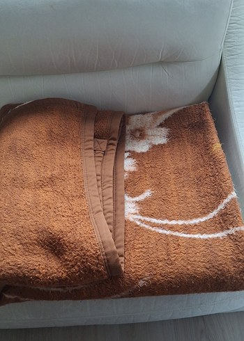 Diğer Kahverengi Çiçek Desenli Parlak Battaniye tek kişilik 2m ×2.20m