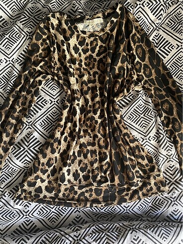 leopar desenli triko