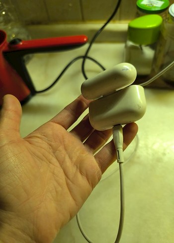 airpods pro sanırım Kablosuz Kulaklık  Şarj Kutusu - Görsel 8