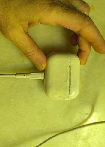 airpods pro sanırım Kablosuz Kulaklık  Şarj Kutusu - Görsel 2