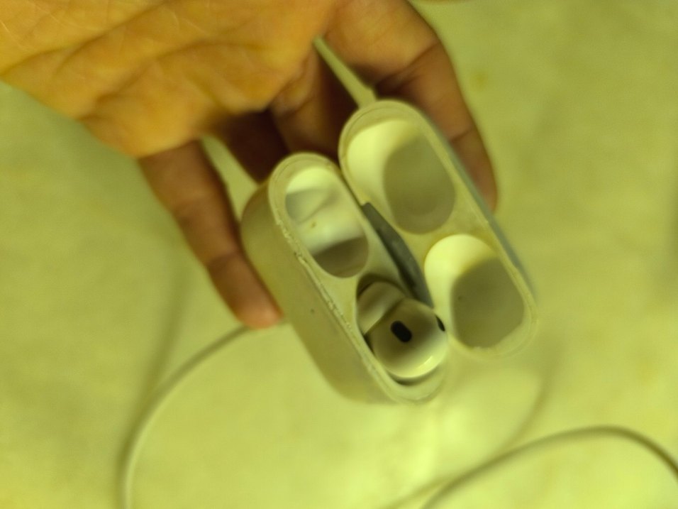 airpods pro sanırım Kablosuz Kulaklık  Şarj Kutusu - Görsel 3