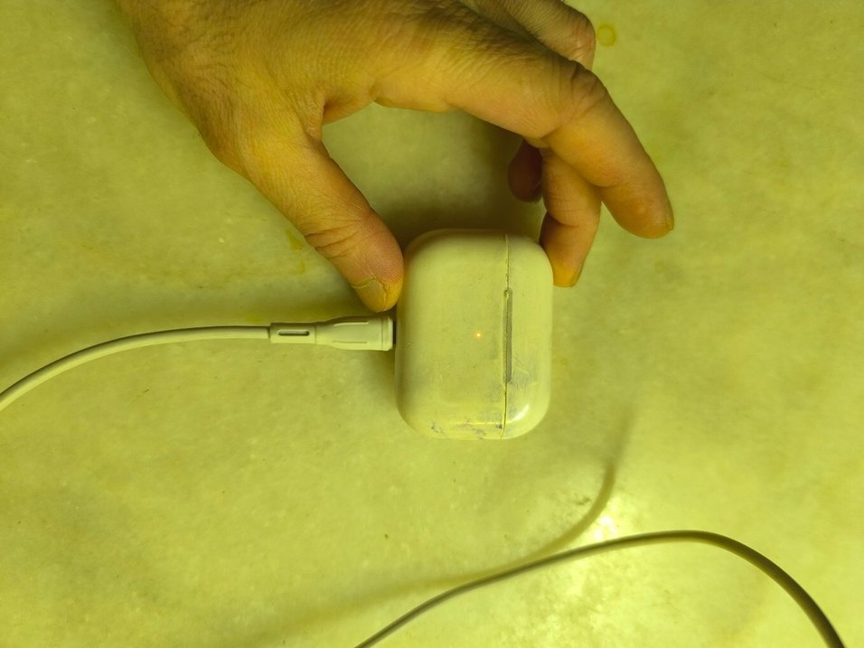 airpods pro sanırım Kablosuz Kulaklık  Şarj Kutusu - Görsel 2