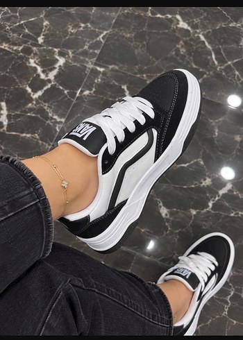 Vans Siyah Beyaz Dusuk Bilekli Sneaker