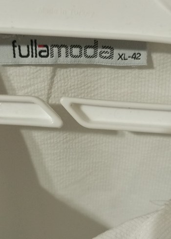 Düğmeli Beyaz Keten Kadın Gömlek - Görsel 3