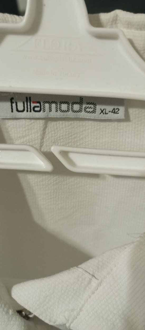 Düğmeli Beyaz Keten Kadın Gömlek - Görsel 3