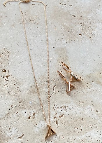 Altın Renkli Zincir Detaylı Mini Kadın Kolye Küpe Set