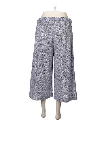 40 Beden H&M Bermuda / Kapri %70 İndirimli.