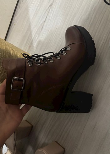 Kahverengi Deri Tokalı Biker Uzun Topuklu bot - Görsel 3