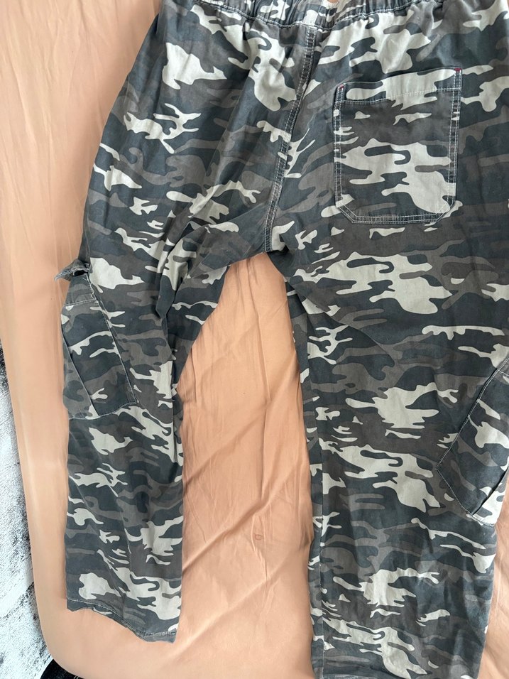 Gri Kamuflaj Desenli Bol Kesim Pantolon - Görsel 3