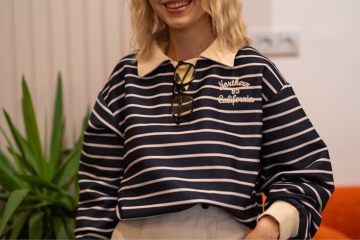 Sweatshirt