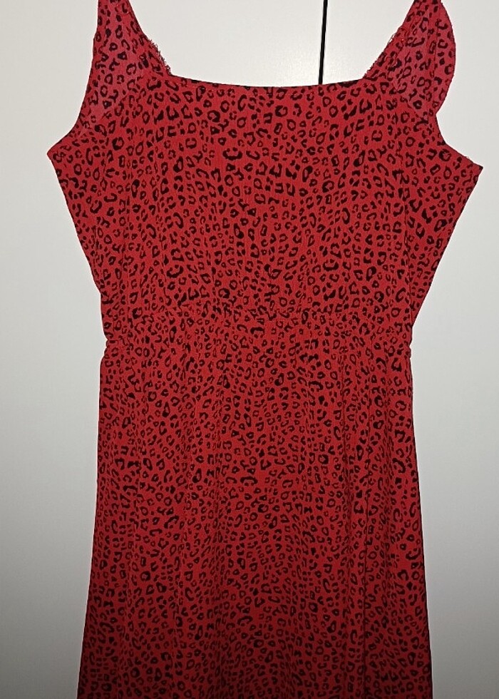 Kırmızı elbise - Görsel 3