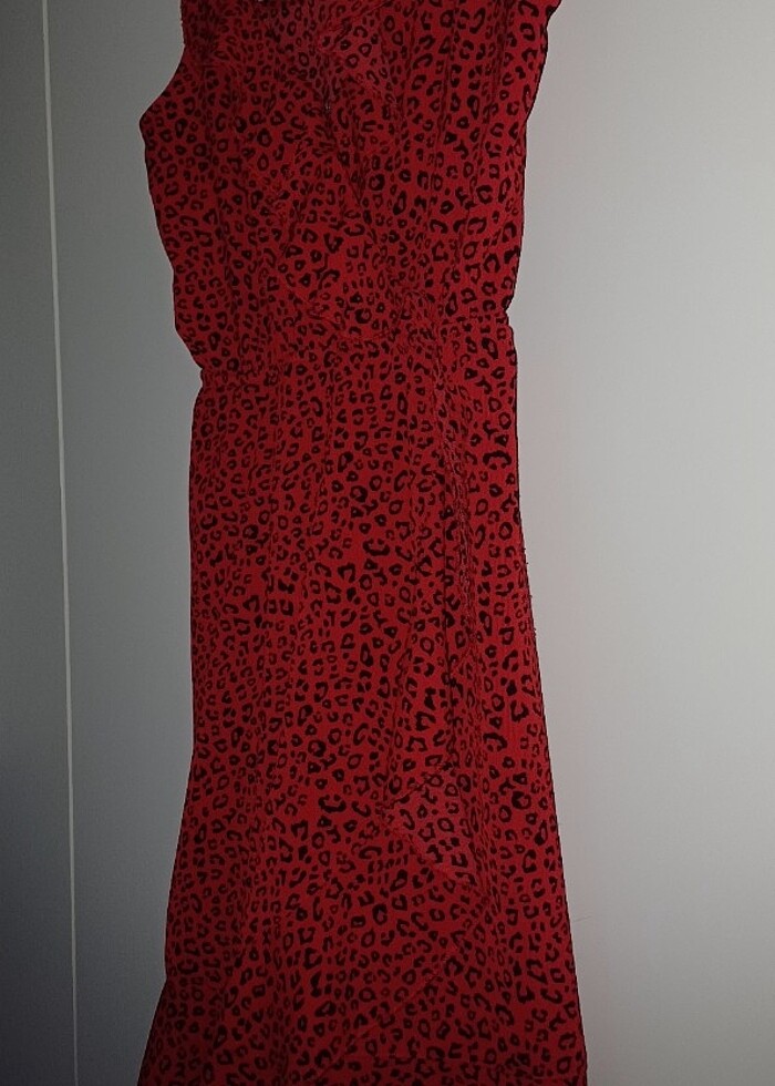 Kırmızı elbise - Görsel 5