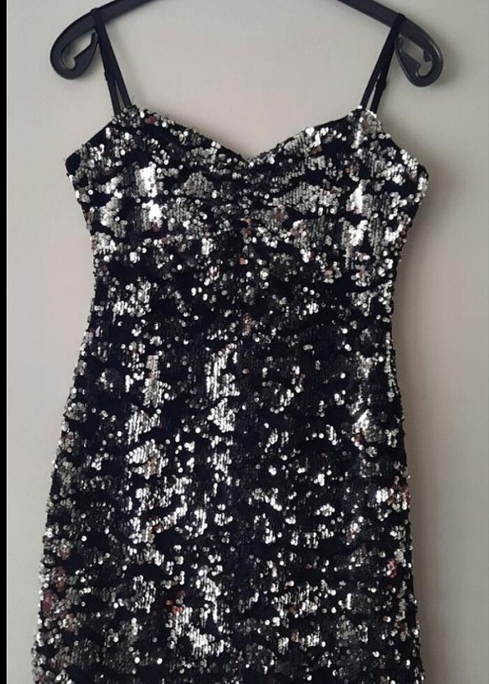 Pullu işlemeli elbise - Görsel 2