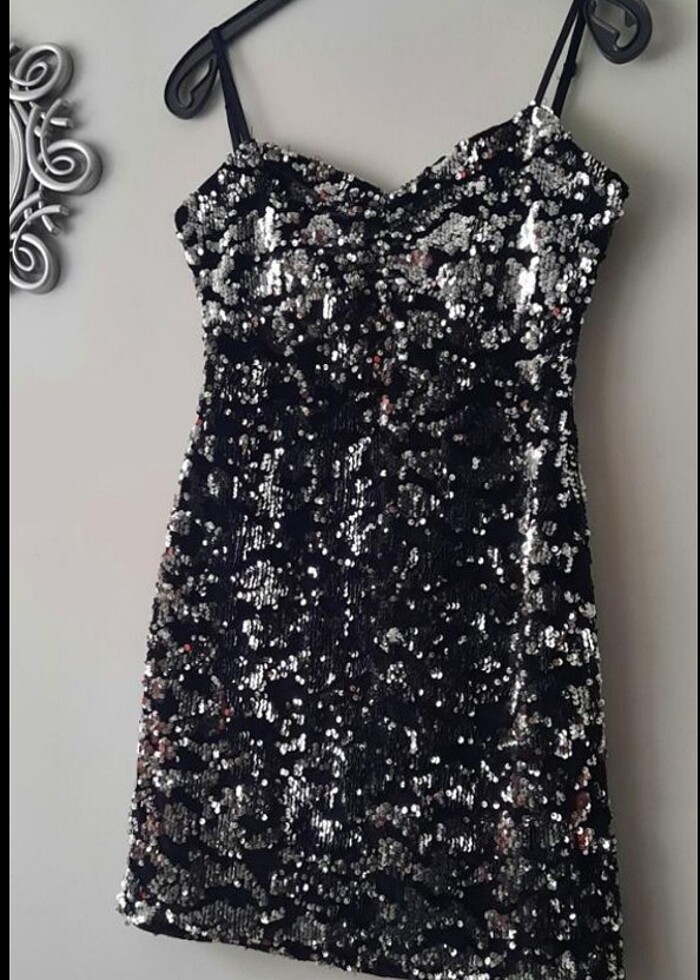 Pullu işlemeli elbise - Görsel 3