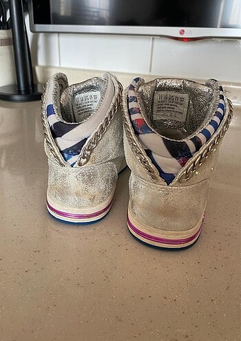 27 Beden beyaz Renk Skechers çocuk spor ayakkabı