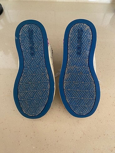 27 Beden Skechers çocuk spor ayakkabı