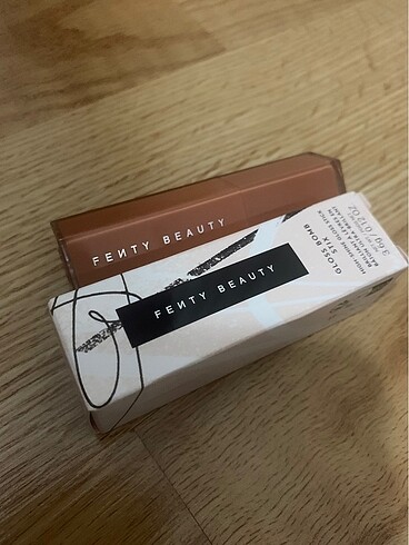  Beden Fenty beauty gloss bomb stick