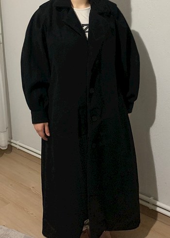 Siyah Midi Kadın Kaban, Düğmeli, Geniş Kesim