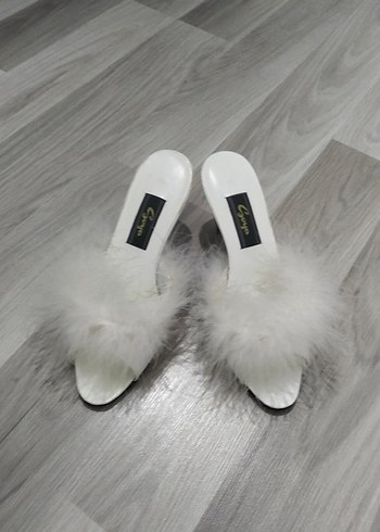 Beyaz Tüylü Topuklu Kadın Terlik - Görsel 5