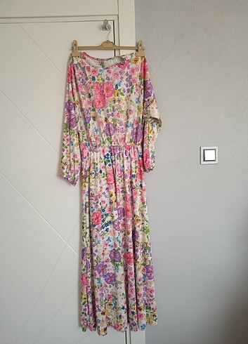 40 Beden çeşitli Renk Çiçekli elbise saten görünümlü 