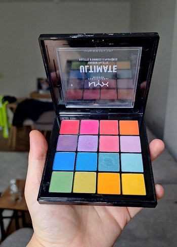 NYX Çok Renkli Göz Farı Paleti - Görsel 2