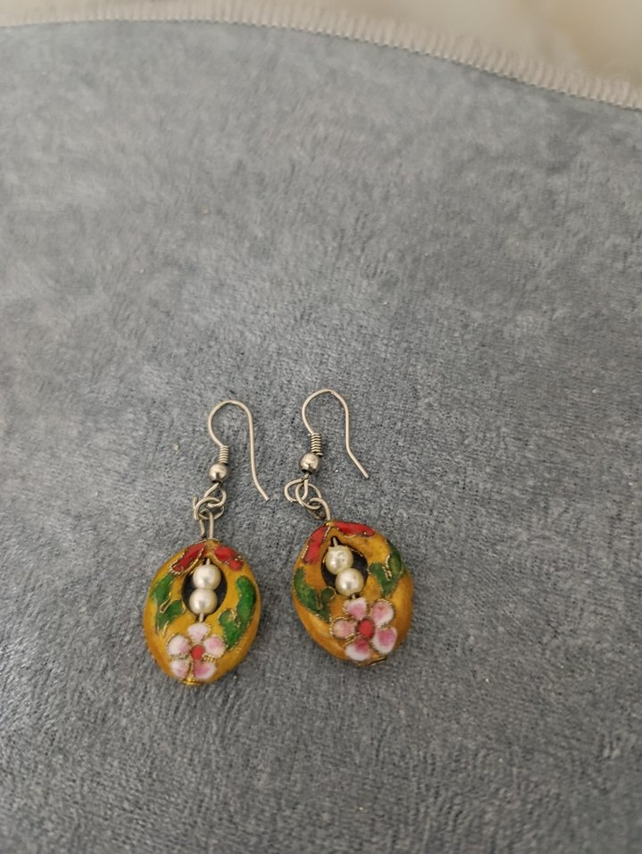 üç adet küpe - Görsel 3