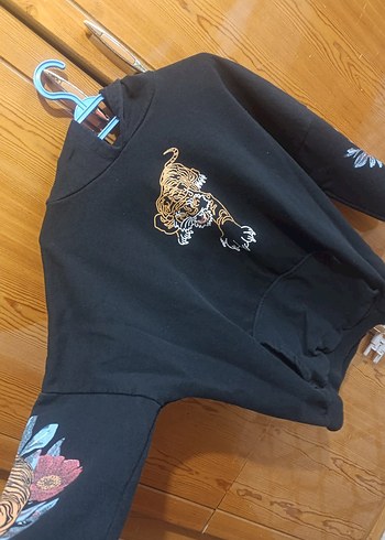 Kapüşonlu Siyah Kaplan Baskılı Kadın Sweatshirt - Görsel 6