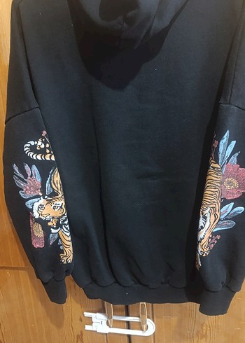 Kapüşonlu Siyah Kaplan Baskılı Kadın Sweatshirt - Görsel 2