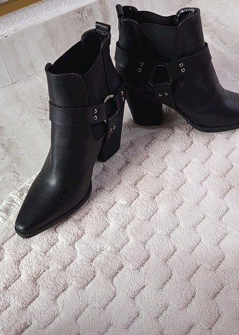 Siyah Deri Tokalı Blok Topuklu Kadın Bot - Görsel 2