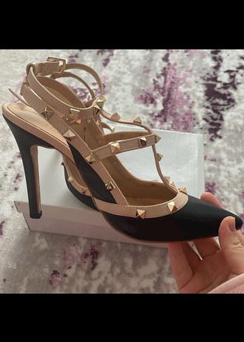 Diğer Sivri Burunlu, Tokalı, Siyah Stiletto