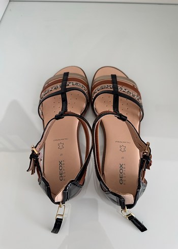 Tokalı Yılan Desenli Bej Kadın Dolgu Topuklu Sandalet - Görsel 4