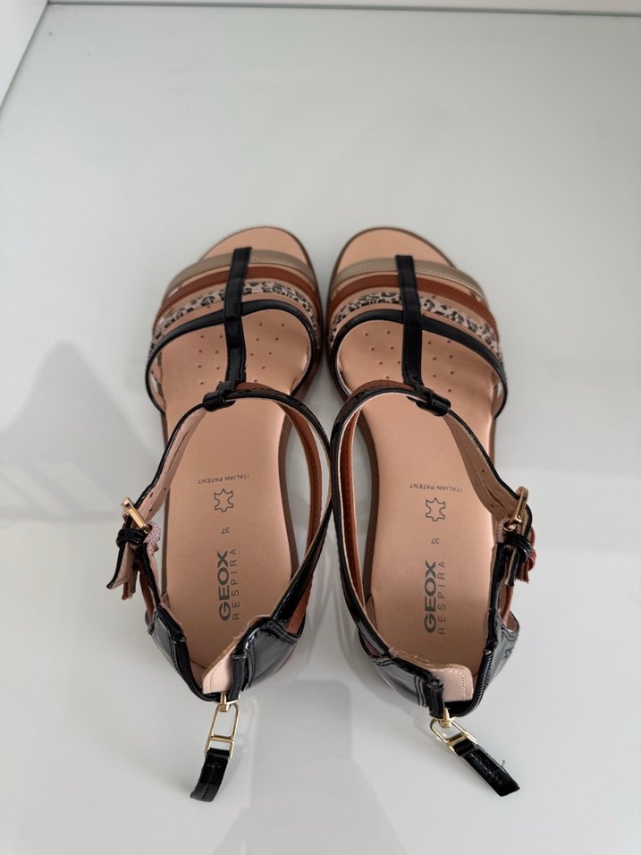 Tokalı Yılan Desenli Bej Kadın Dolgu Topuklu Sandalet - Görsel 4