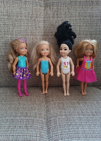4 Barbie Chelsea 