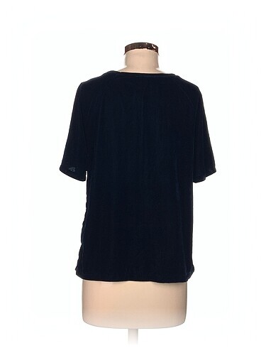 40 Beden Koton T-shirt %70 İndirimli.