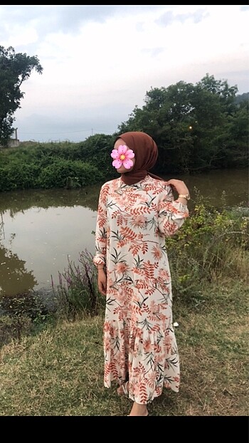Çiçekli elbise