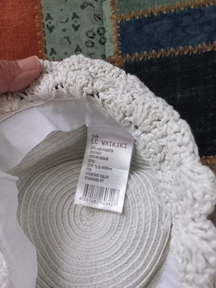 Çiçekli Fırfırlı Beyaz Örgü Şapka - Görsel 4