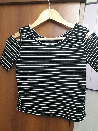 siyah beyaz çizgilı kısa tshirt