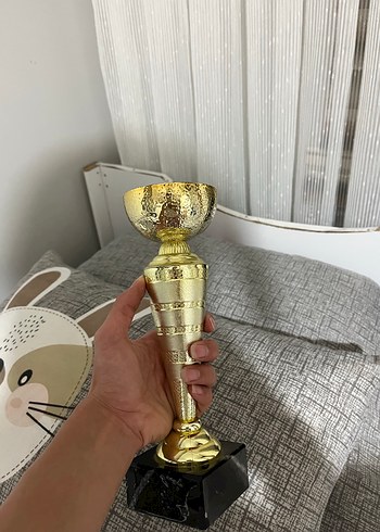 Parlak Altın Renkli Figürin
