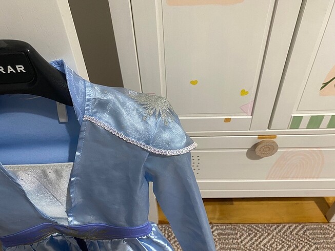 H&M Karlar Kraliçesi Elsa Frozen kostümü