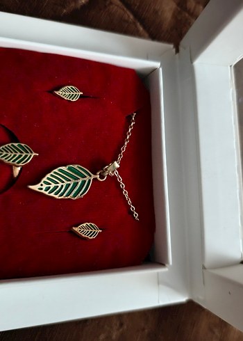 Altın Renkli Mini Yaprak Desenli Zincirli set takım - Görsel 4