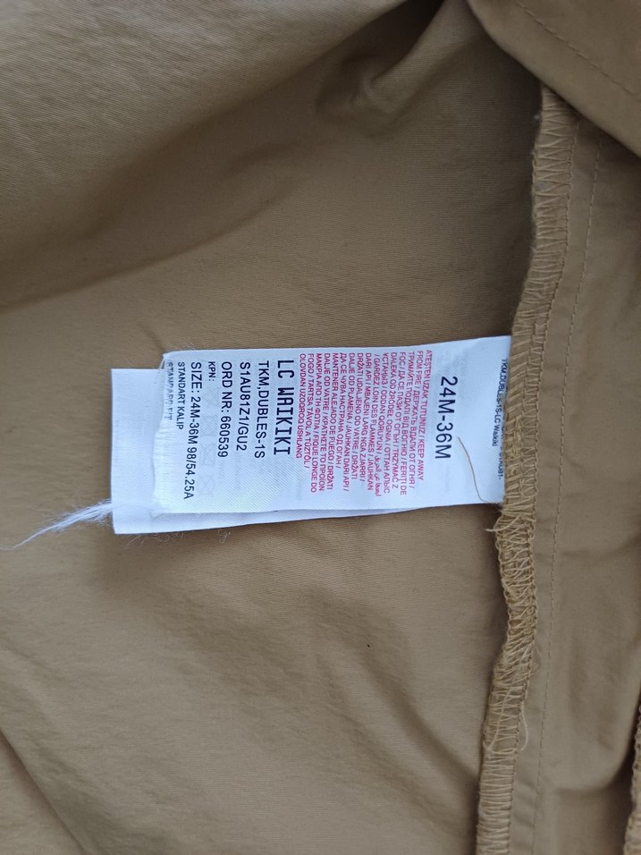 Bej Düğmeli Erkek Çocuk Yağmurluk - Görsel 2