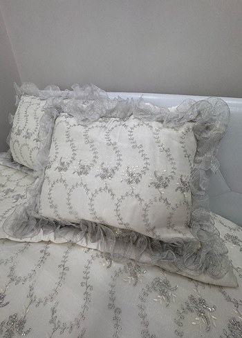 Nakışlı Beyaz Yatak Örtüsü - Görsel 6